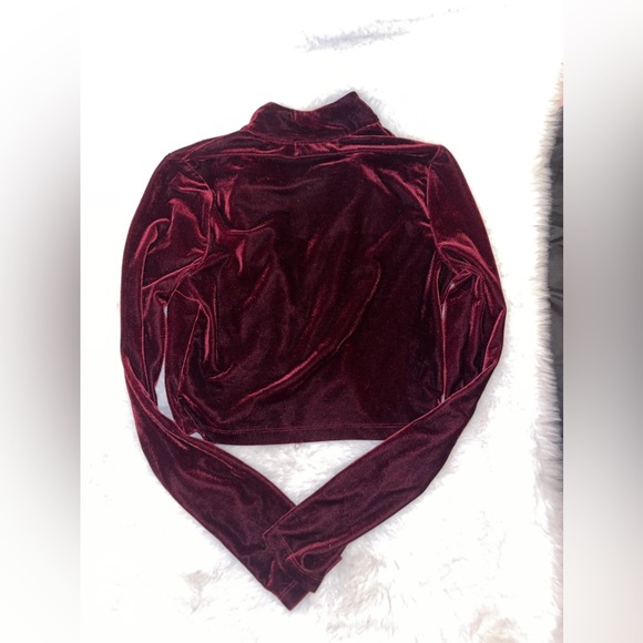 Velvet material zip up top - Picture 4 of 4